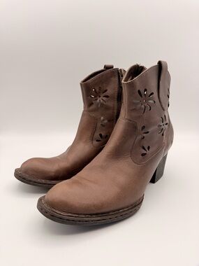 BORN Brown Leather Cutout Ankle Block Heel Boots Women’s Size 8.5